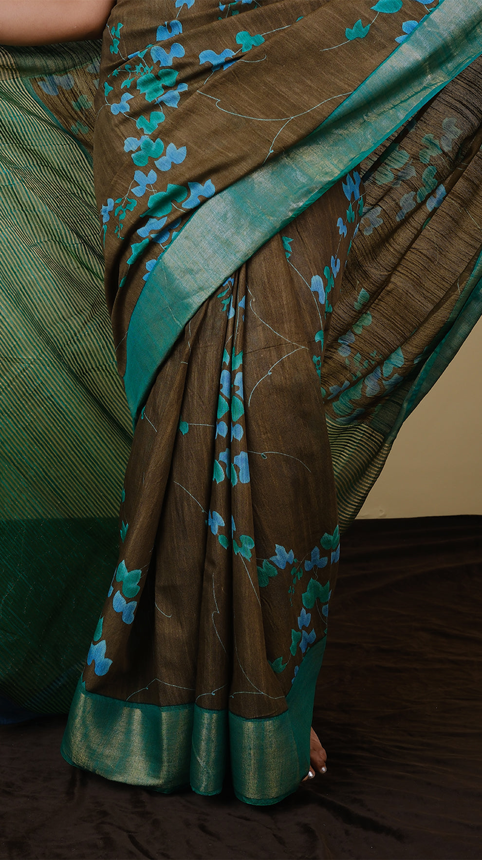 Chanderi silk in coffee brown with digital print and emerald green double zari border and steel blue zari pallu - KRITHIKA (40012014)