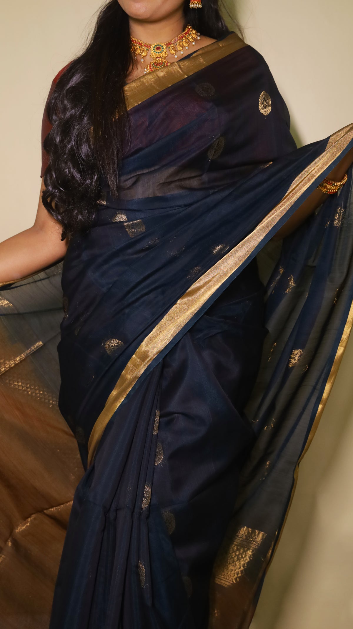 Exquisite silk cotton saree in bottle green and mud brown, handwoven with intricate designs - AVANTHIKA (20007009)