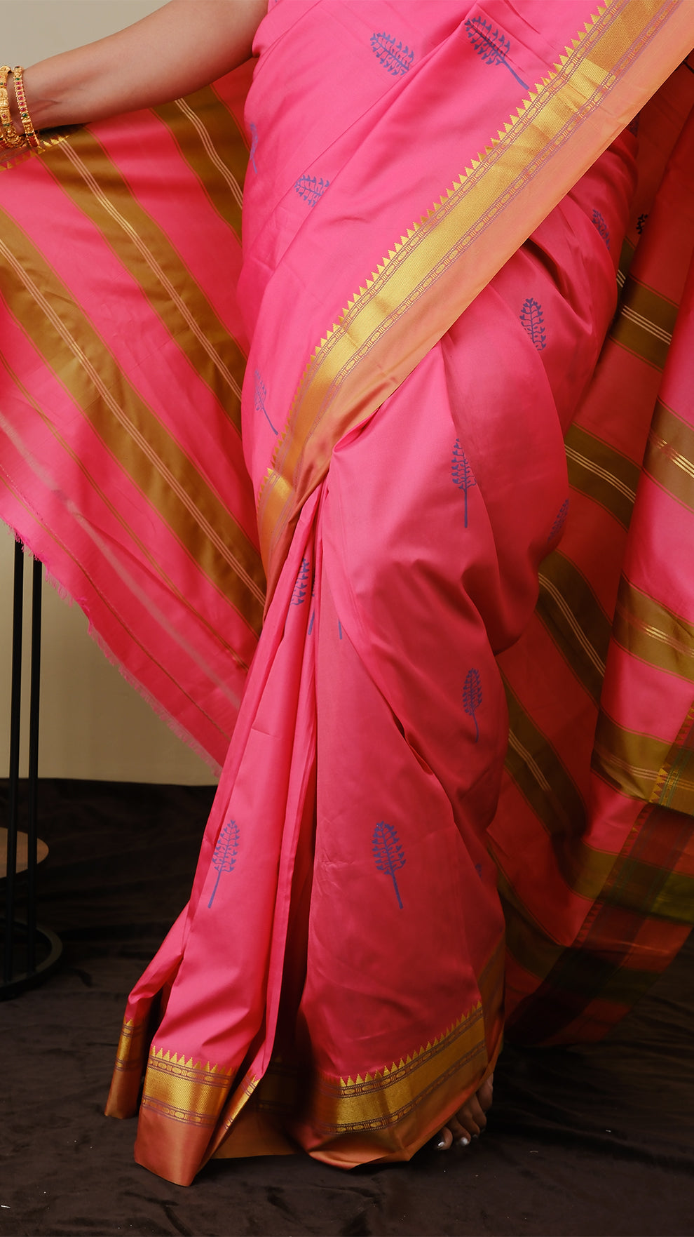 Elegant peach pink with olive combination silk saree adorned with blue woven motifs and contrasting gold zari border - AVANTHIKA (20003006)