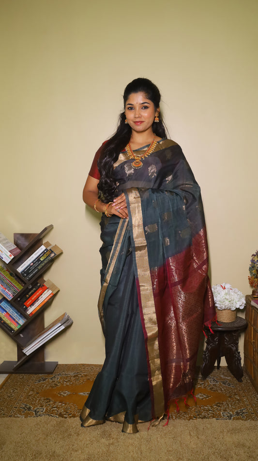 Elegant dark green ethnic saree